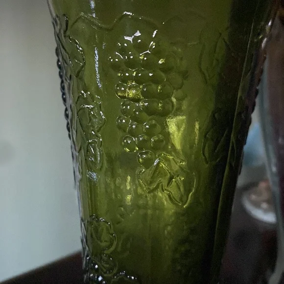 Vintage Indiana Glass Footed Vase Harvest Grape - Picture 3 of 4